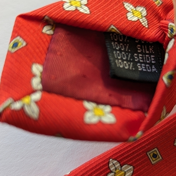 Palais de Doges Ribbed Floral Medallion Silk Tie - Red, Yellow, White 57" - Picture 6 of 7